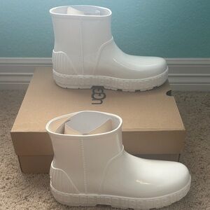 UGG Womens Glossy White Rain Boots Size 12 New in Box